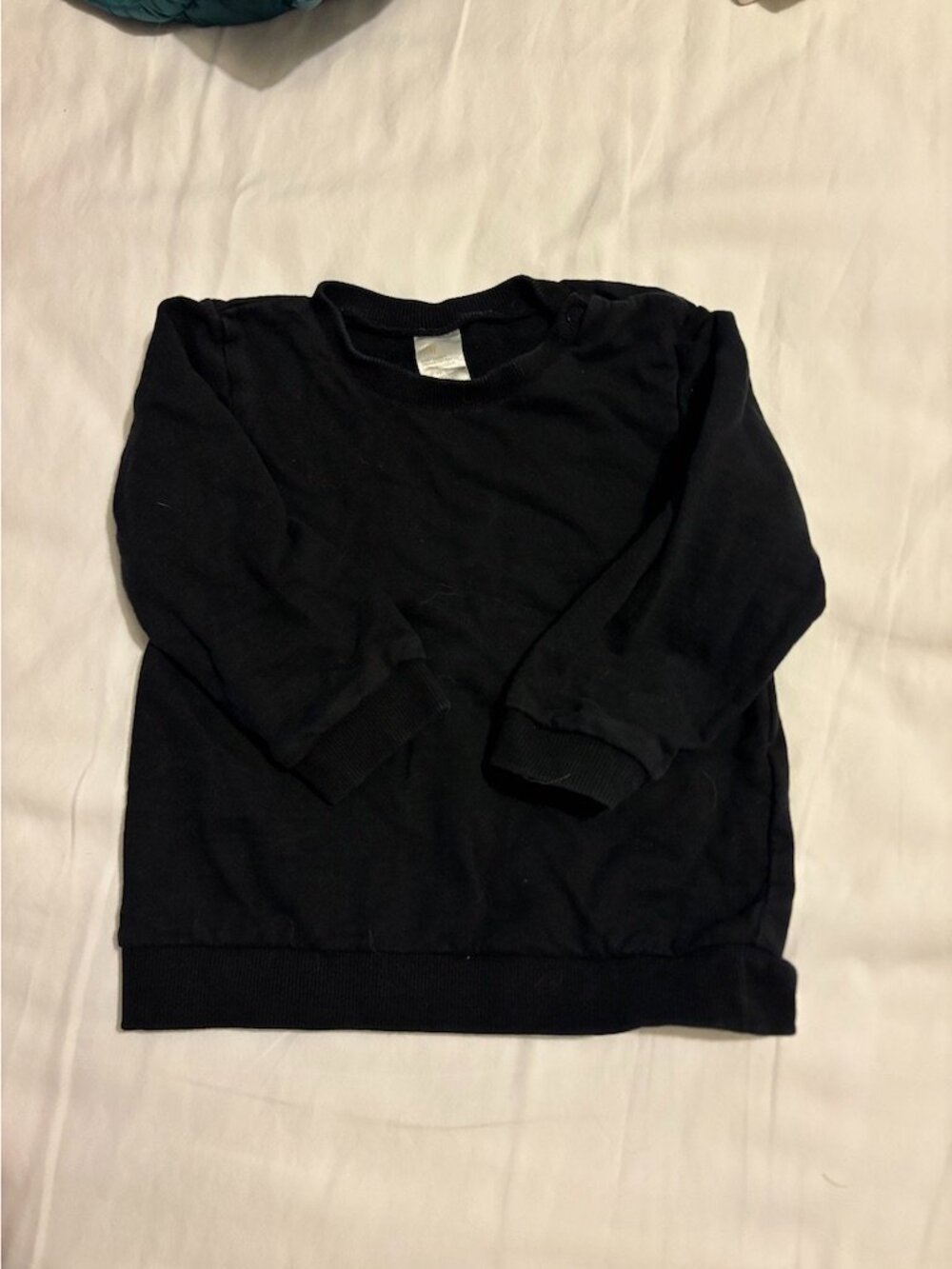 H&M kids girls sweatshirt. EUC. Girls 2T